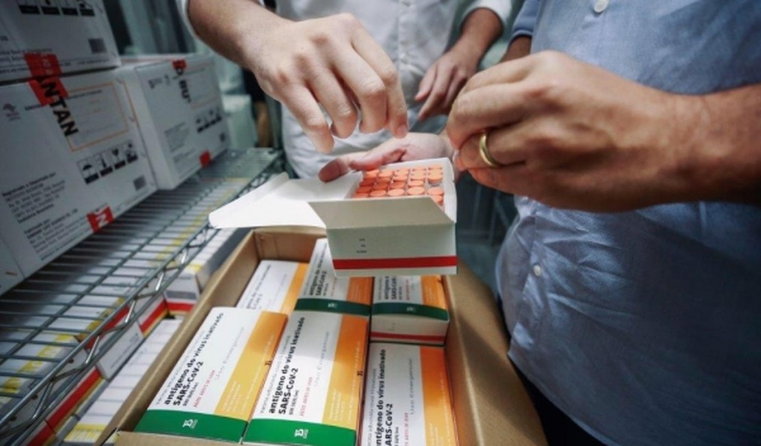 Butantan entrega 600 mil de doses da CoronaVac ao governo