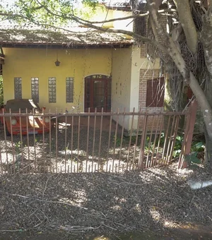 Sombria e abandonada há 10 anos: mansão no Park Way vai a leilão por dívidas