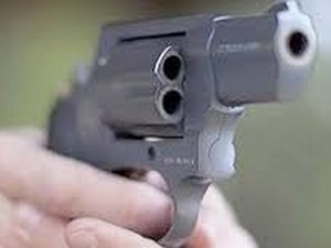Homem leva tiro no abdômen no Benedito Bentes