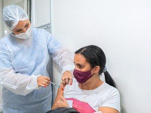 Alagoas é o primeiro estado do Nordeste a vacinar 30% da população com duas doses