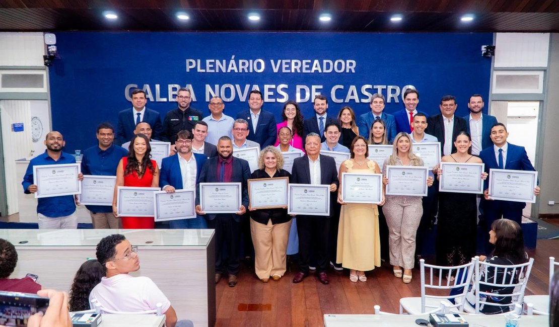 Câmara presta homenagem a defensores dos direitos de crianças e adolescentes