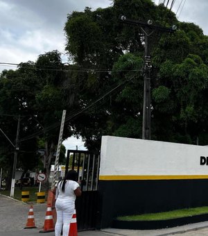 Acesso ao Aldebaran pela Avenida Menino Marcelo é interditado para troca de postes