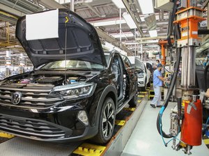 Volkswagen suspenderá produção no Brasil em razão de agravamento da pandemia