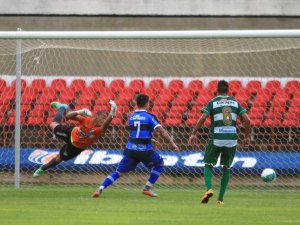 Estreante Obina marca e CSA vence amistoso com Murici