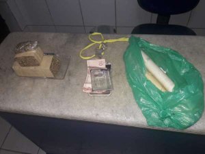 Barraqueiro da orla de Ponta Verde é detido com droga pelo Bope