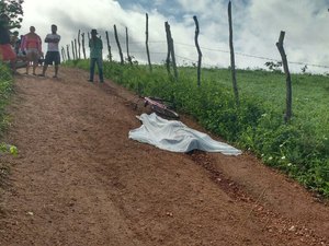 [Vídeo] Jovem é assassinado a tiros após partida de futebol