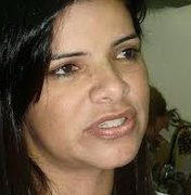  Ex-prefeita de Feliz Deserto nega romance com o cantor Roberto Carlos 