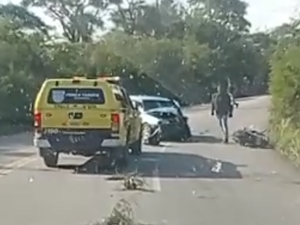 Colisão entre carro e moto leva uma pessoa a óbito na Serra das Espias