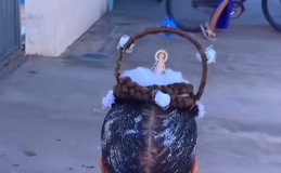 Mãe transforma mochila da filha em homenagem a Nossa Senhora
