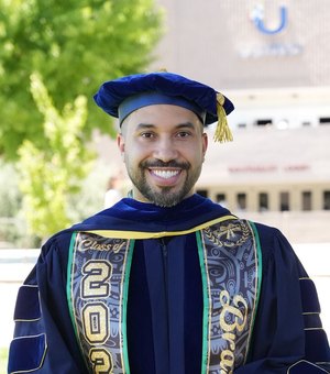 Gil do Vigor se forma no doutorado e anuncia convite para dar aulas na Universidade de Chicago