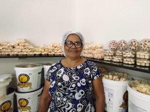 Bolinho de goma com amor: Dona Marlene vira Rainha do Sequilho de Maragogi