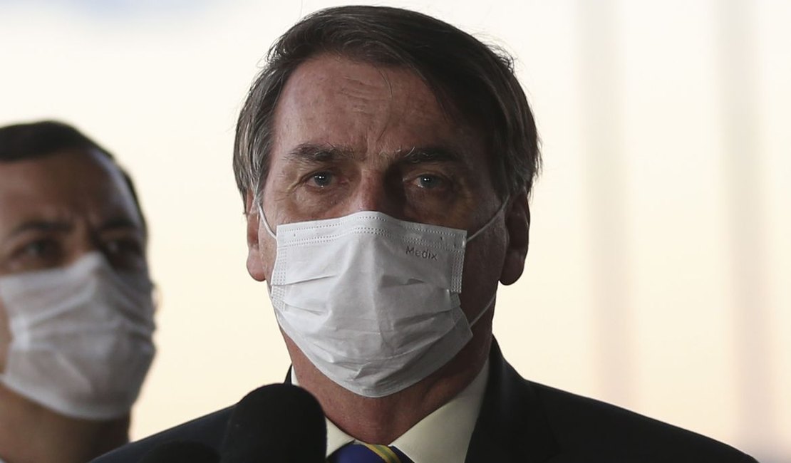 Bolsonaro veta uso obrigatório de máscara em prisões do país