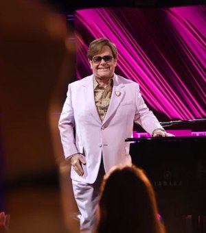 Elton John revelou o que gostaria que estivesse escrito na sua lápide