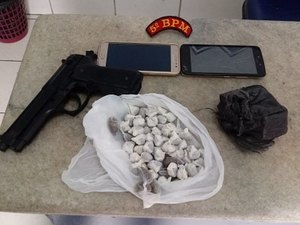 Com simulacro e maconha, jovem é preso no bairro da Santa Lúcia