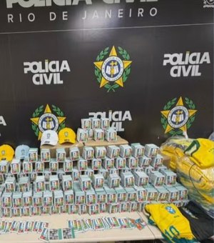 Polícia apreende 200 mil figurinhas falsificadas da Copa no Rio de Janeiro
