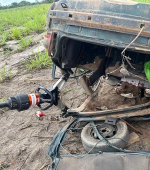 Carro capota e deixa seis pessoas feridas na AL-104, em Teotônio Vilela