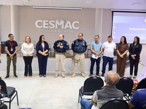 Motoristas da rede municipal de ensino de Palmeira dos Índios participam de palestra com a PRF