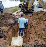 Casal concluiu os serviços de retirada de vazamento de água no Pinheiro 