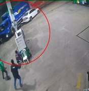 [Vídeo] Caminhão arrasta veículos após manobra em posto de combustíveis em São José da Tapera