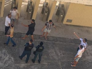 [Vídeo] PM atira e impede torcedores do ASA de assistirem partida contra o Sergipe