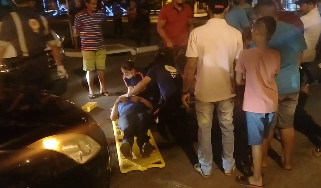 Colisão entre um carro e uma cinquentinha deixa casal ferido em Arapiraca