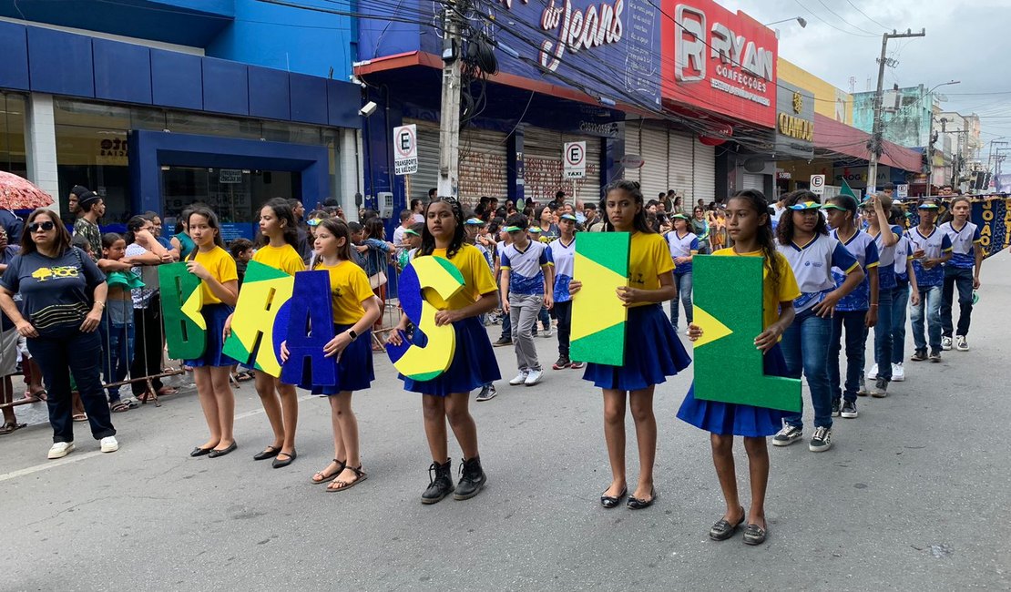 [Vídeo] Arapiraca veste verde e amarelo para comemorar a Independência do Brasil durante desfile cívico-militar