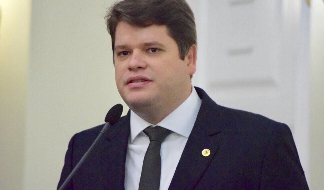 Renan Filho garante a distribuição de 1 milhão em cestas básicas em Alagoas, após requerimento do deputado Davi Filho aprovado pela Assembleia