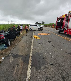 Grave acidente deixa homens presos às ferragens em Marechal Deodoro