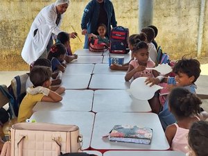 Alunos de Núcleo de Educação da Fazenda Porto de Ostra recebem atendimento médico