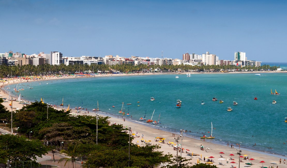 Praias do litoral alagoano apresentam 16 trechos impróprios para banho