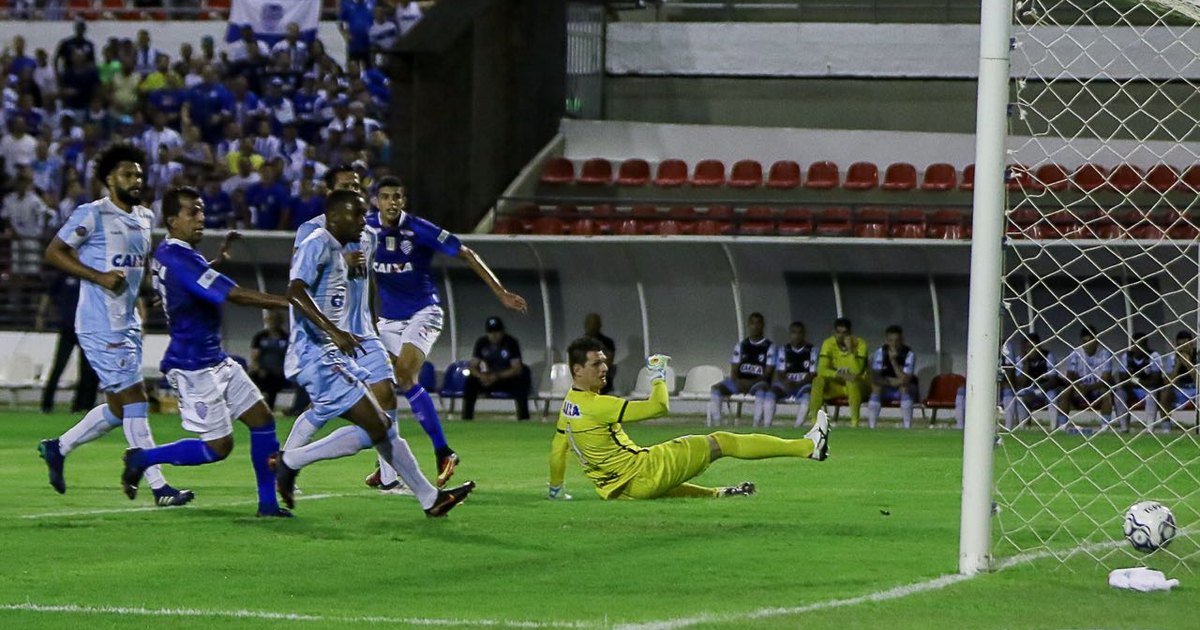 Csa Goleia O Londrina Por 4x1 Segue Em Segundo E Diminui Vantagem Do Lider Da Serie B 7segundos Maceio