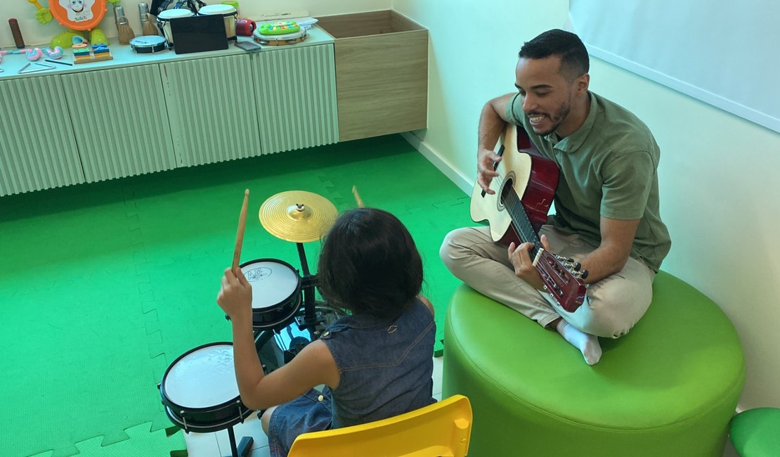 [Vídeo] Música ajuda crianças autistas a desenvolver comunicação e autonomia