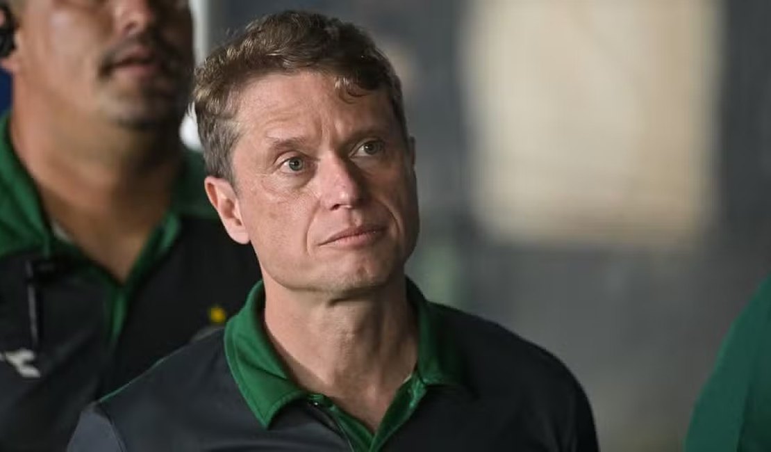 Coritiba demite o técnico Fernando Seabra