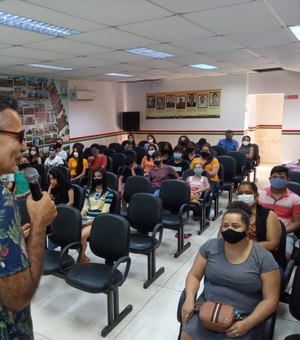 [Vídeo] Escritor arapiraquense renomado em Pernambuco incentiva estudantes a ingressar na literatura