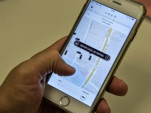Em decisão inédita, TST diz que motorista não é empregado do Uber