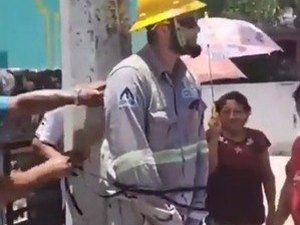 Vídeo: funcionário é amarrado a poste em cidade no México em protesto pela falta de eletricidade