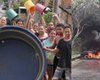 Sem água há dez dias, moradores de Ibateguara bloqueiam via e ateiam fogo em protesto