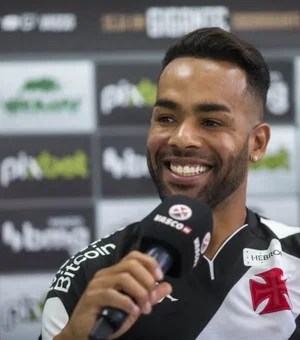 Alex Teixeira é apresentado à torcida do Vasco e promete empenho em campo: 'Lutar por vocês'