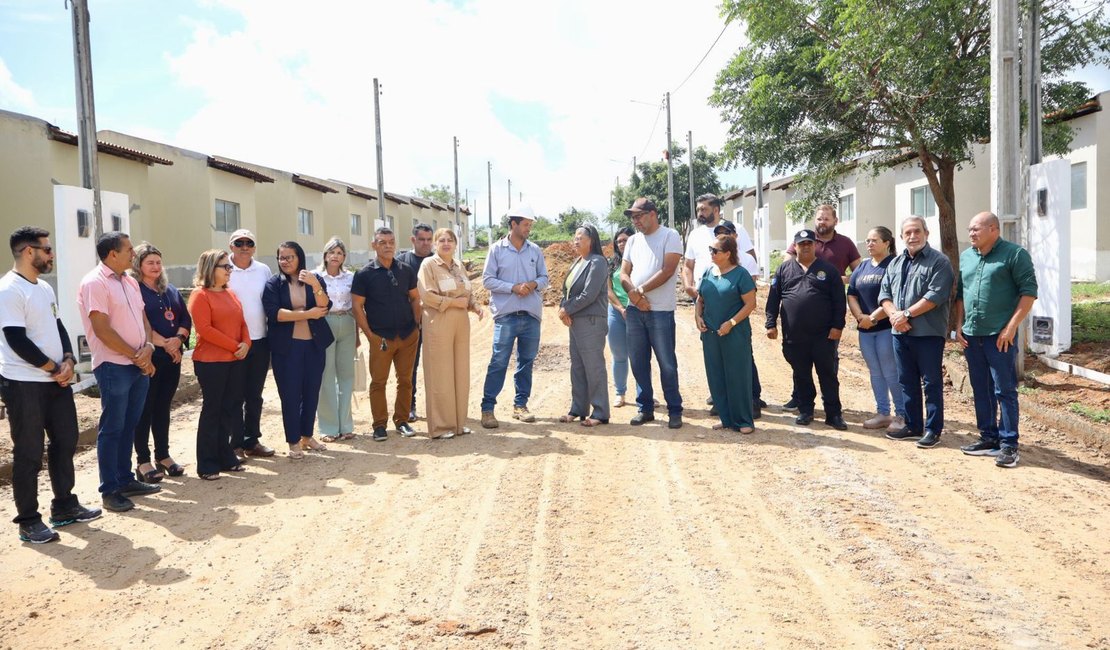 Prefeitura de Palmeira avança na construção de 300 casas novas no Conjunto Antônio Ribeiro