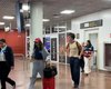 Shawn Mendes e Bruna Marquezine desembarcam no aeroporto Zumbi dos Palmares