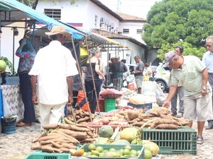 Feira Camponesa ocupa SEADES com alimentos saudáveis e atrações culturais