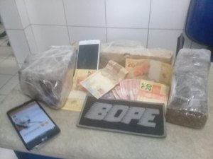 Primos são presos por tráfico de drogas em Maceió