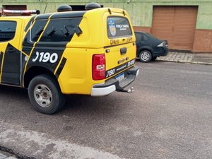 Mulher é derrubada de motocicleta durante assalto a casal no bairro Olho d`Água dos Cazuzinhas