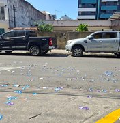 [Vídeo] Ruas com seções eleitorais amanhecem repletas de santinhos em Maceió