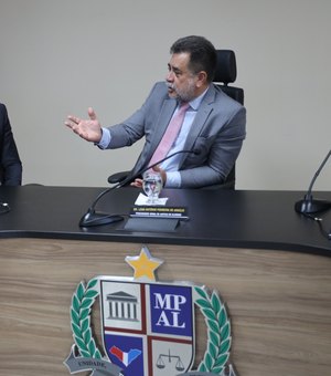 Prefeito Rodrigo Cunha visita MPAL e discute pautas prioritárias para Maceió