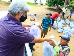 Criadores de peixes recebem 24 mil alevinos em Coruripe