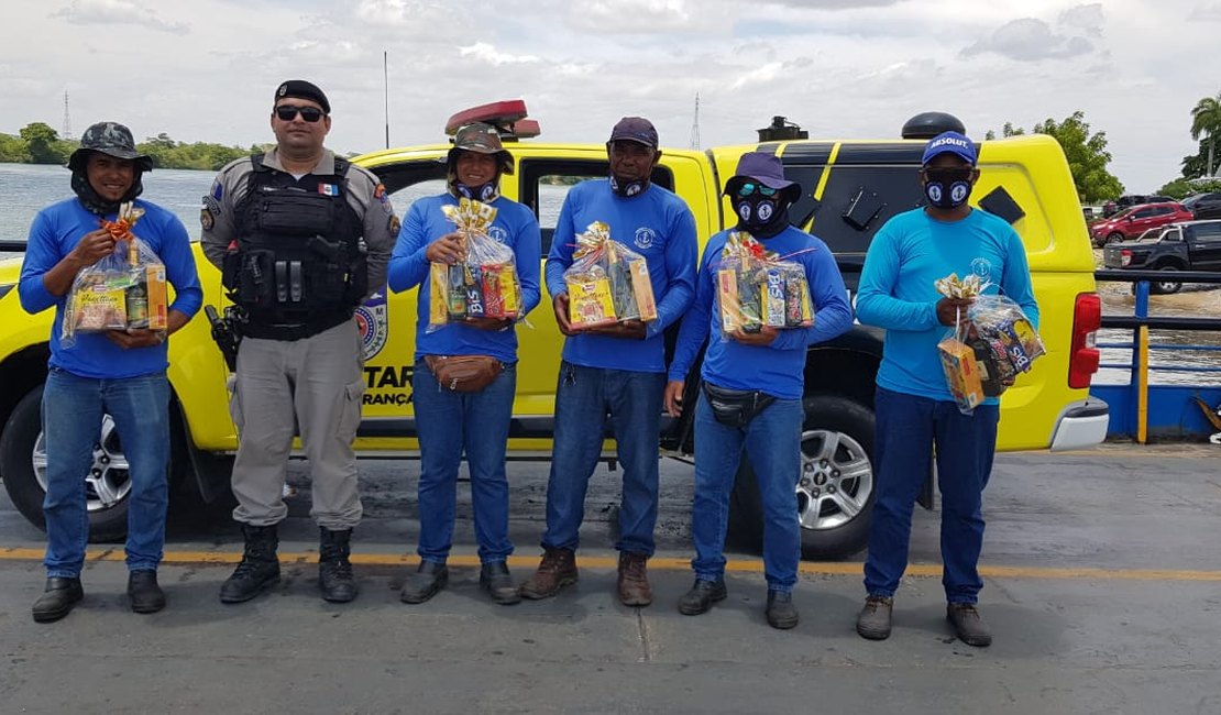 11º Batalhão de Polícia Militar realiza entrega de cestas natalinas em Penedo