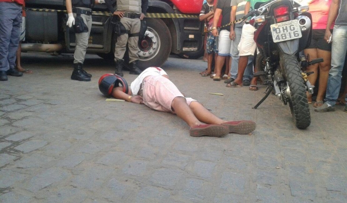 Em Arapiraca, jovem é assassinado a tiros quando guiava motocicleta