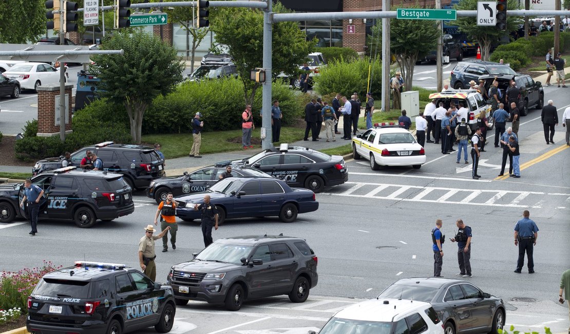 Tiroteio em redação de jornal nos Estados Unidos deixa 5 mortos e vários feridos