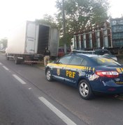PRF apreende caminhão transportando mercadoria sem nota fiscal em Atalaia 